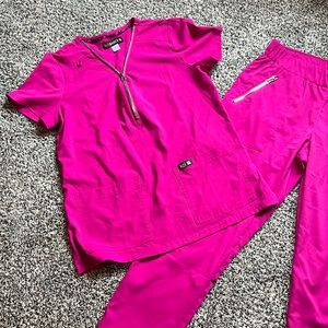 Koi Basics scrub set